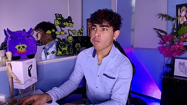 Snapshot of LucasCarterr_ chatting on October 2025 10:21:01 PM LucasCarterr online show from October 2025 10:21:01 PM