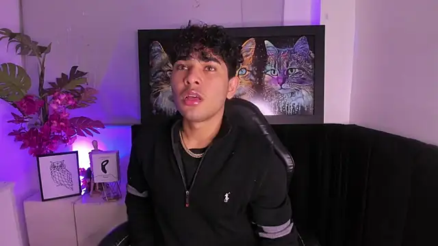 Snapshot of LucasCarterr_ chatting on October 2025 03:58:02 AM LucasCarterr online show from October 2025 03:58:02 AM