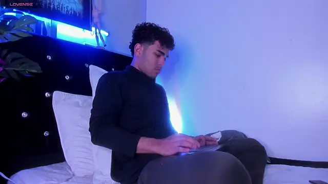 Snapshot of LucasCarterr_ chatting on November 2025 03:27:02 AM LucasCarterr online show from November 2025 03:27:02 AM