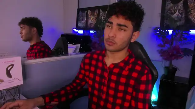 Snapshot of LucasCarterr_ chatting on November 2025 03:38:01 AM LucasCarterr online show from November 2025 03:38:01 AM