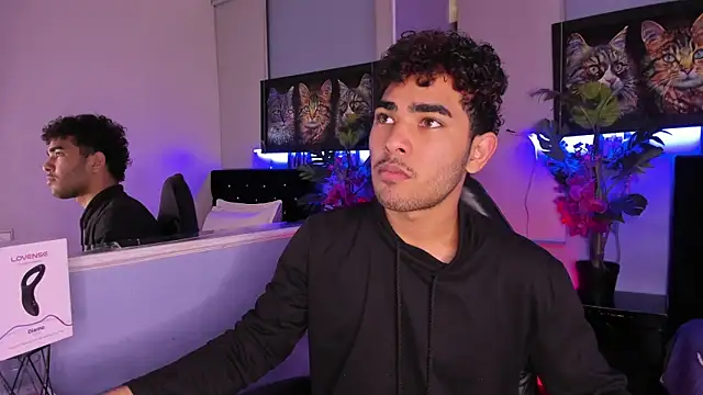 Snapshot of LucasCarterr_ chatting on November 2025 04:36:01 AM LucasCarterr online show from November 2025 04:36:01 AM