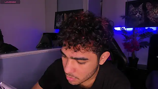 Snapshot of LucasCarterr_ chatting on December 2025 04:29:02 AM LucasCarterr online show from December 2025 04:29:02 AM