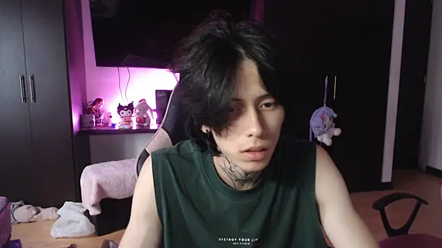 Snapshot of xIce_Boy chatting on December 2025 10:25:01 PM xIce Boy online show from December 2025 10:25:01 PM