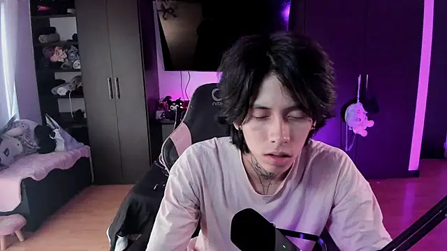 xIce Boy online show from December 2025 12:57:02 PM