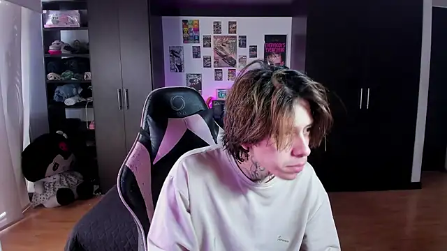 xIce Boy online show from April 2026 03:51:01 PM