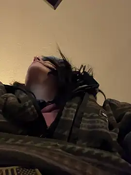 Snapshot of 2brokegirlz chatting on March 2025 12:18:02 PM 2brokegirlz online show from March 2025 12:18:02 PM