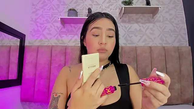 Snapshot of MelinaCruz chatting on November 2025 03:49:01 AM MelinaCruz online show from November 2025 03:49:01 AM