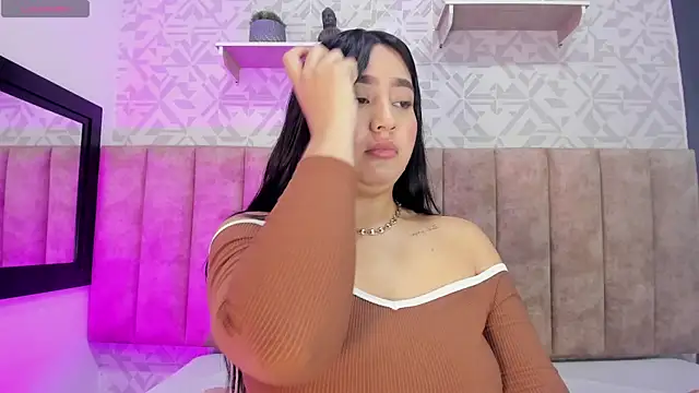 Snapshot of MelinaCruz chatting on November 2025 04:00:01 AM MelinaCruz online show from November 2025 04:00:01 AM