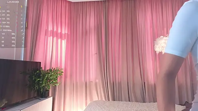 Snapshot of NormaCusson chatting on September 2025 07:20:02 AM NormaCusson online show from September 2025 07:20:02 AM