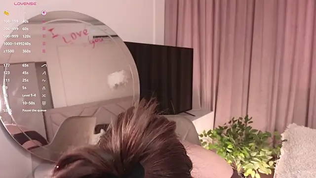 Snapshot of NormaCusson chatting on October 2025 07:36:03 AM NormaCusson online show from October 2025 07:36:03 AM