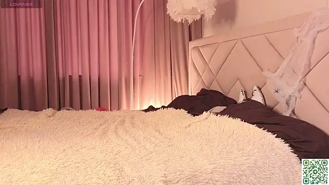 Snapshot of NormaCusson chatting on November 2025 07:10:02 AM NormaCusson online show from November 2025 07:10:02 AM