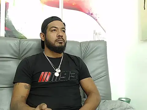 BladeFoxxx1 online show from November 2025 03:33:02 PM