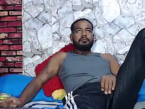 BladeFoxxx1 online show from February 2026 03:57:01 AM