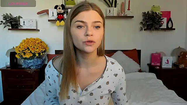 HaleyReedme online show from November 2025 08:02:02 AM