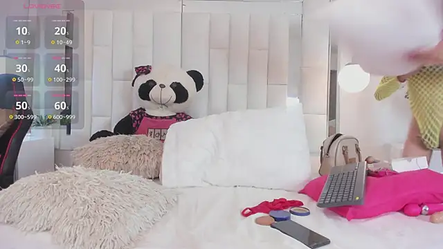 laura latinhot1 online show from April 2026 09:32:01 PM