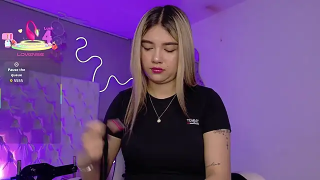 natasha  black online show from November 2025 07:36:02 PM