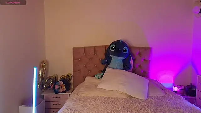 natasha  black online show from November 2025 07:41:02 PM