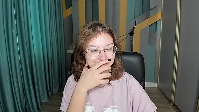 AngelinaLow online show from November 2025 06:24:01 AM