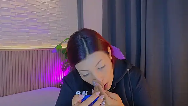 TiffanyWalk online show from October 2025 11:07:01 AM