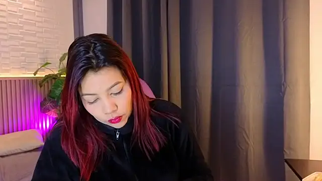 TiffanyWalk online show from December 2025 10:53:01 AM