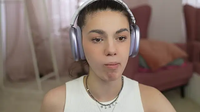 Snapshot of mystica_ chatting on March 2025 07:02:02 AM mystica online show from March 2025 07:02:02 AM