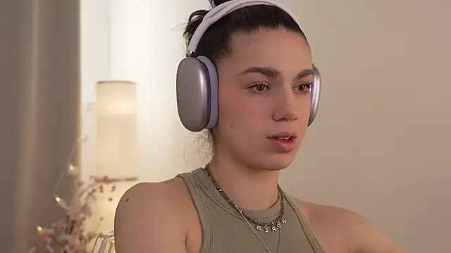 Snapshot of mystica_ chatting on March 2025 07:07:02 AM mystica online show from March 2025 07:07:02 AM