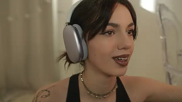 Snapshot of mystica_ chatting on September 2025 08:18:02 AM mystica online show from September 2025 08:18:02 AM