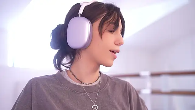 Snapshot of mystica_ chatting on October 2025 07:36:02 AM mystica online show from October 2025 07:36:02 AM