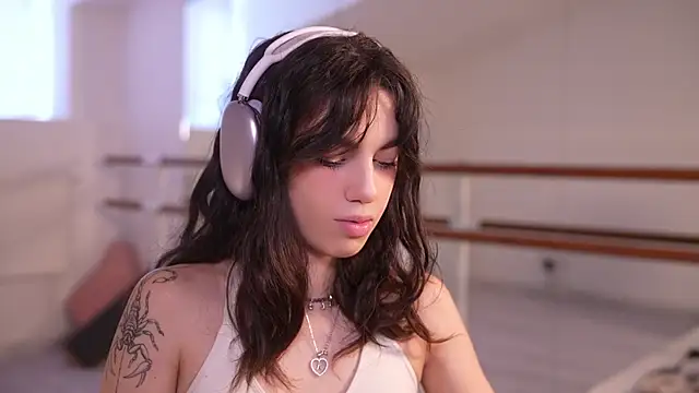 Snapshot of mystica_ chatting on October 2025 08:57:01 AM mystica online show from October 2025 08:57:01 AM