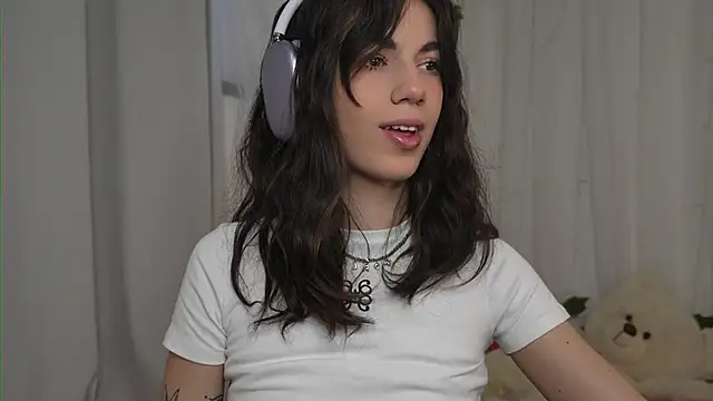 Snapshot of mystica_ chatting on October 2025 11:33:02 AM mystica online show from October 2025 11:33:02 AM