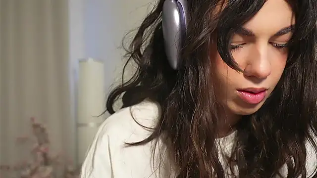 Snapshot of mystica_ chatting on October 2025 09:43:02 AM mystica online show from October 2025 09:43:02 AM