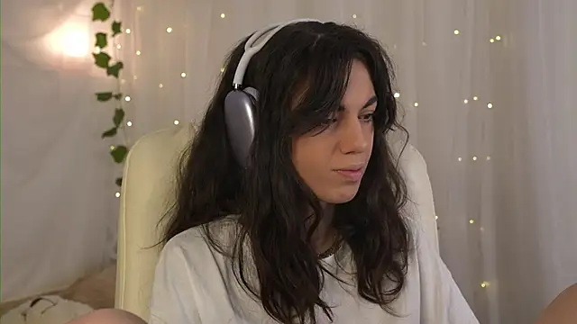 Snapshot of mystica_ chatting on October 2025 08:27:02 AM mystica online show from October 2025 08:27:02 AM