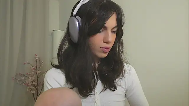 Snapshot of mystica_ chatting on November 2025 11:32:02 AM mystica online show from November 2025 11:32:02 AM