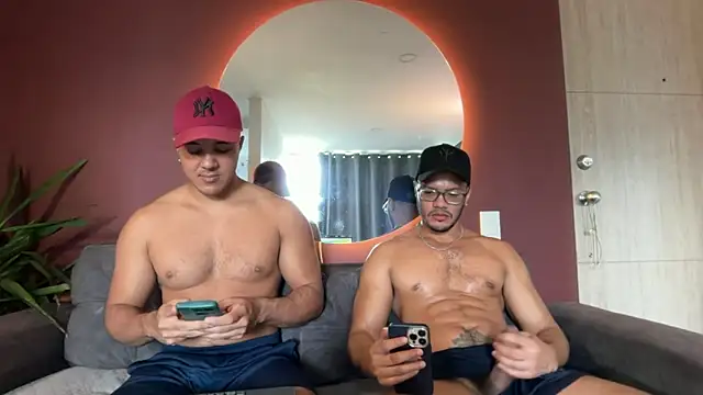 Snapshot of highlatin_guysoficial chatting on May 2026 04:13:02 PM highlatin guysoficial online show from May 2026 04:13:02 PM