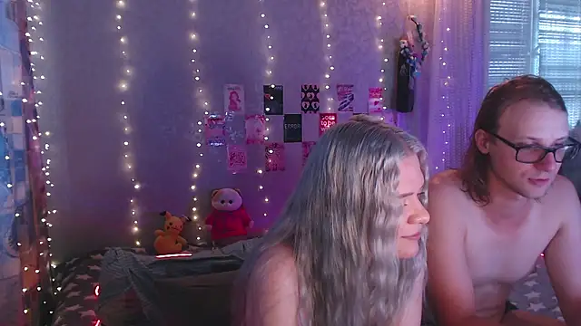 Snapshot of Your_Horny_Friends chatting on August 2026 01:14:02 PM Your Horny Friends online show from August 2026 01:14:02 PM