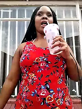 Snapshot of LUNAx02 chatting on December 2025 11:14:02 AM LUNAx02 online show from December 2025 11:14:02 AM