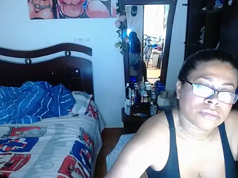 Tu-Reina online show from December 2025 06:56:02 PM