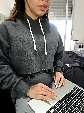 Alyssa 76 online show from November 2025 04:08:01 PM