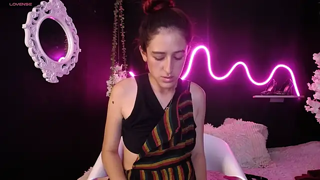 Snapshot of Hairydoll_ chatting on March 2025 02:18:02 AM Hairydoll online show from March 2025 02:18:02 AM