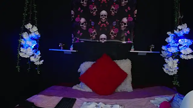 Snapshot of Hairydoll_ chatting on October 2025 07:03:02 PM Hairydoll online show from October 2025 07:03:02 PM