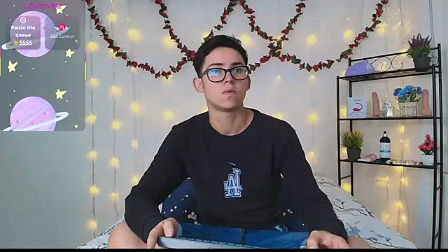 Danny-Swift13 online show from March 2025 01:18:02 PM