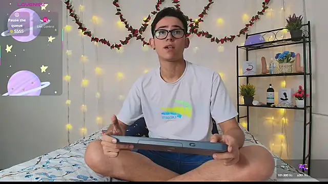 Danny-Swift13 online show from March 2025 08:04:01 PM