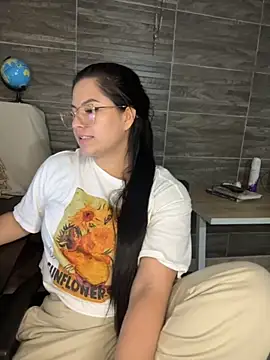 Snapshot of Saanvi21 chatting on September 2025 11:43:01 PM Saanvi21 online show from September 2025 11:43:01 PM