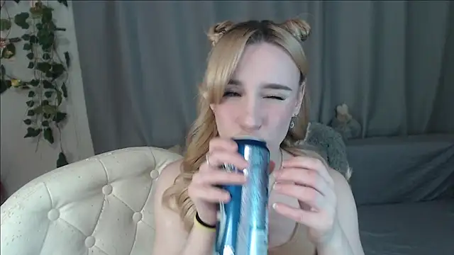 Snapshot of Mia__Kitty chatting on March 2025 03:09:02 AM Mia Kitty online show from March 2025 03:09:02 AM