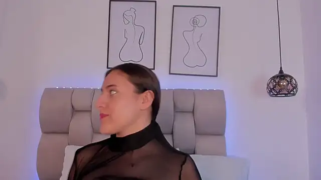 Snapshot of Hanna_Evans__ chatting on November 2025 12:30:01 PM Hanna Evans online show from November 2025 12:30:01 PM