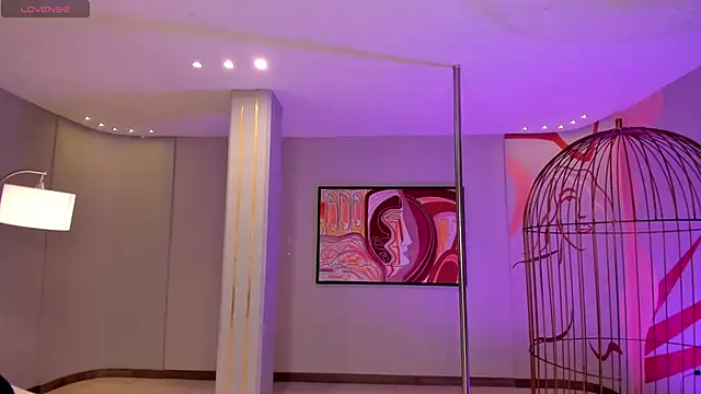 CandaseRussell online show from September 2025 08:23:01 PM