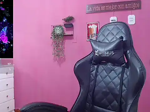 Snapshot of Anttonella_Pons chatting on March 2025 03:10:02 PM Anttonella Pons online show from March 2025 03:10:02 PM