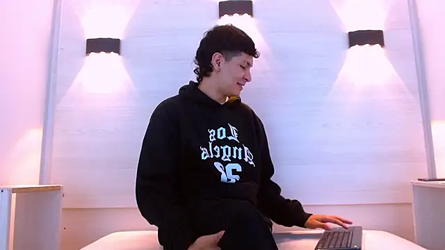 Jhojan twink online show from December 2025 12:55:01 PM