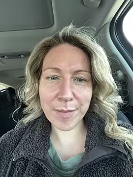 Snapshot of LittleMsMILF chatting on February 2026 03:44:02 PM LittleMsMILF online show from February 2026 03:44:02 PM