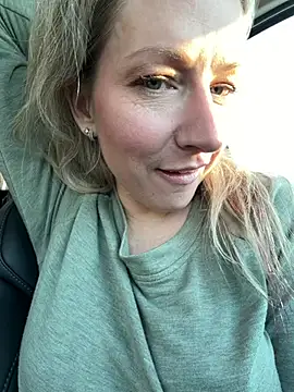 LittleMsMILF online show from March 2026 09:54:01 PM